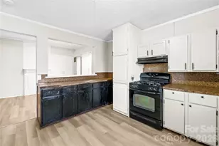 257 Jefferson St, Statesville, NC 28677 - Photo 14