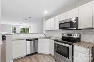 6856 Cypress Tree Ln, Charlotte, NC 28215 - Photo 12