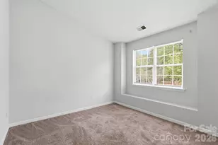 6856 Cypress Tree Ln, Charlotte, NC 28215 - Photo 16