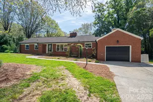 1105 Hillcrest Dr, Cherryville, NC 28021 - Photo 2