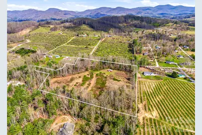 984 Pace Road, Hendersonville, NC 28792 - Photo 6