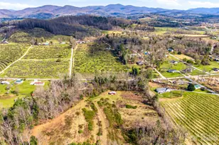 984 Pace Rd, Hendersonville, NC 28792 - Photo 4