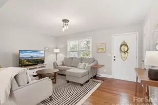 7516 Thorncliff Dr, Charlotte, NC 28210 - Photo 4