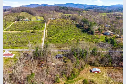 984 Pace Road, Hendersonville, NC 28792 - Photo 14