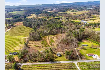 984 Pace Road, Hendersonville, NC 28792 - Photo 2