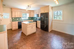 414 Patton St, Morganton, NC 28655 - Photo 10