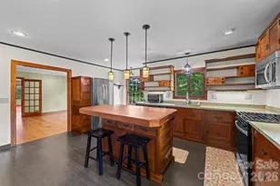 432 Turkey Crk Rd, Leicester, NC 28748 - Photo 2