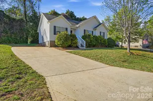 2432 Terra Dr, Gastonia, NC 28054 - Photo 2