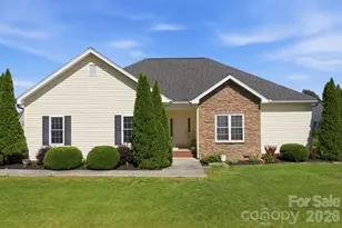 104 Castle Pines Ln, Statesville, NC 28625 - Photo 2