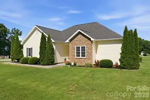 104 Castle Pines Ln, Statesville, NC 28625 - Photo 4