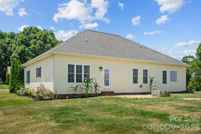 104 Castle Pines Lane, Statesville, NC 28625 - Photo 8