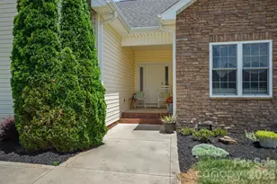 104 Castle Pines Ln, Statesville, NC 28625 - Photo 2