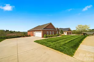 416 Huntington Woods Street N, Lenoir, NC 28645 - Photo 36