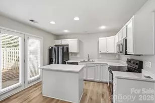 10142 Forest Landing Dr, Charlotte, NC 28213 - Photo 18