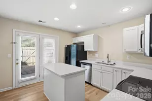 10142 Forest Landing Dr, Charlotte, NC 28213 - Photo 16