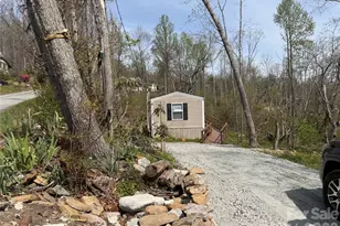 273 McMillan Dr, Hendersonville, NC 28792 - Photo 2