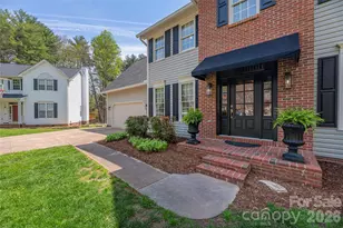 42 Cranberry Bog Ct, Fletcher, NC 28732 - Photo 2