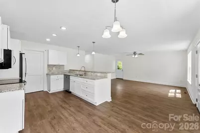 108 W Iowa Avenue, Bessemer City, NC 28016 - Photo 8