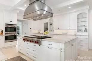 1930 Queens Rd W, Charlotte, NC 28207 - Photo 8