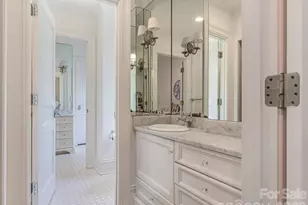 1930 Queens Rd W, Charlotte, NC 28207 - Photo 22