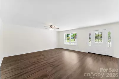 110 W Iowa Avenue, Bessemer City, NC 28016 - Photo 6
