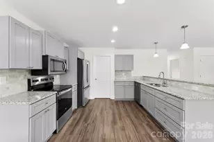 110 W Iowa Ave, Bessemer City, NC 28016 - Photo 2