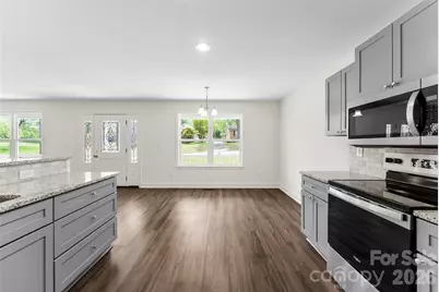 110 W Iowa Avenue, Bessemer City, NC 28016 - Photo 2