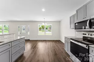 110 W Iowa Ave, Bessemer City, NC 28016 - Photo 2