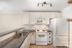 1218 Green Oaks Ln, Charlotte, NC 28205 - Photo 6