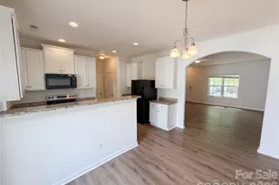 8321 Candlenut Ln, Charlotte, NC 28215 - Photo 8