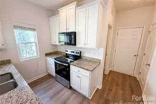 8321 Candlenut Ln, Charlotte, NC 28215 - Photo 12