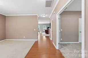 1304 Woodglen Ln, Matthews, NC 28104 - Photo 4