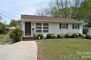 909 Timberlane Dr, Mount Holly, NC 28120 - Photo 2