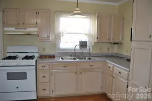 909 Timberlane Dr, Mount Holly, NC 28120 - Photo 10