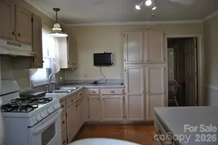 909 Timberlane Dr, Mount Holly, NC 28120 - Photo 12