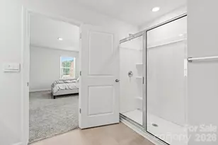 8133 Clairwood Dr, Charlotte, NC 28269 - Photo 20