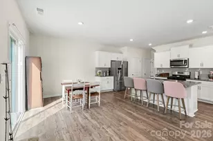 8133 Clairwood Dr, Charlotte, NC 28269 - Photo 4