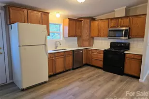 1731 Lakeview Dr, Statesville, NC 28677 - Photo 6