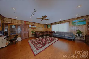 104 Pinetree Dr, Matthews, NC 28104 - Photo 2