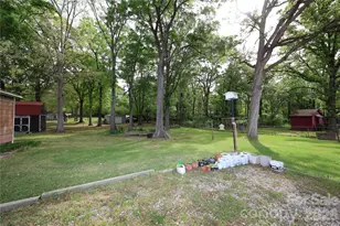 104 Pinetree Dr, Matthews, NC 28104 - Photo 6