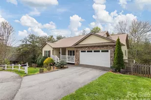 26 Lancaster Ln, Weaverville, NC 28787 - Photo 2