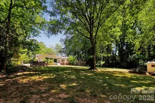4640 Town and Country Dr, Charlotte, NC 28226 - Photo 4