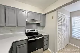 2901 Iron Gate Ln, Charlotte, NC 28212 - Photo 2