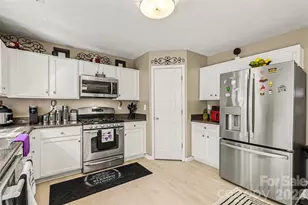 4905 Eagle Creek Dr, Charlotte, NC 28269 - Photo 10