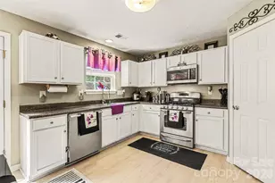 4905 Eagle Creek Dr, Charlotte, NC 28269 - Photo 8