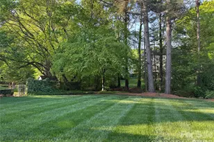 3129 Crescent Knoll Dr, Matthews, NC 28105 - Photo 2
