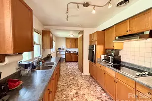 2732 Holly Hill Dr N, Hendersonville, NC 28791 - Photo 6