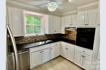 2730 4th Street Place NW, Hickory, NC 28601 - Photo 10