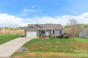 223 River Breeze Ln, Etowah, NC 28729 - Photo 2