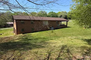 1466 Peaceful Valley Dr, Hickory, NC 28602 - Photo 4